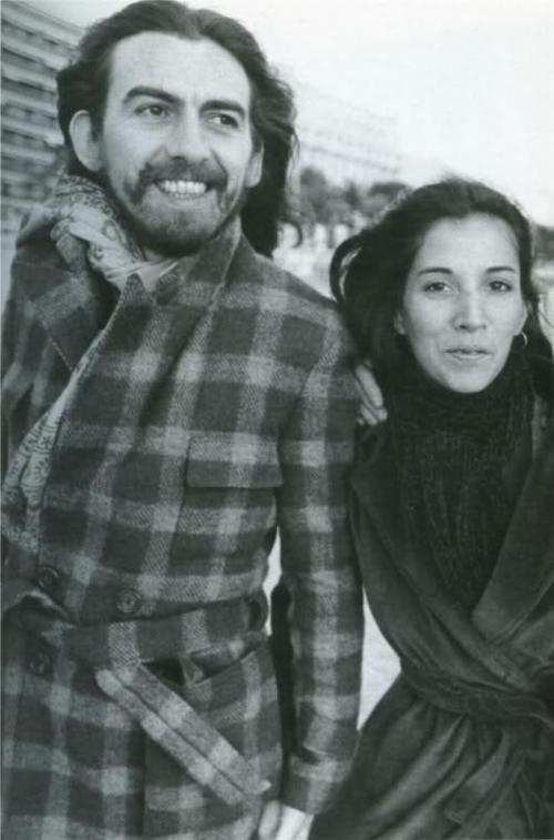 Знаменитости, женившиеся на обычных женщинах