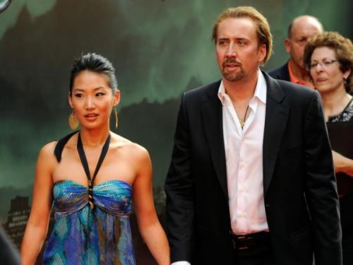 Знаменитости, женившиеся на обычных женщинах