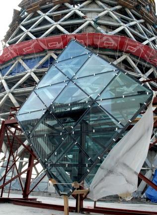 В Абу- Даби выросла новая Пизанская башня