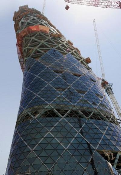 В Абу- Даби выросла новая Пизанская башня