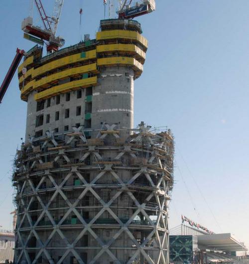 В Абу- Даби выросла новая Пизанская башня