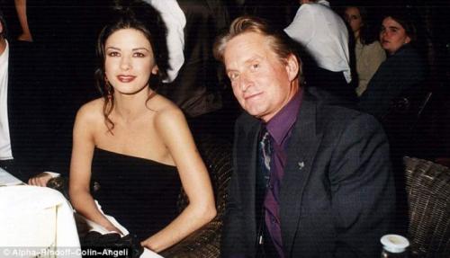 Знаменитости, променявшие длительные браки на молодых любовниц