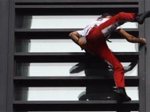 «Человек-паук» арестован на верхушке Башни Люмьер