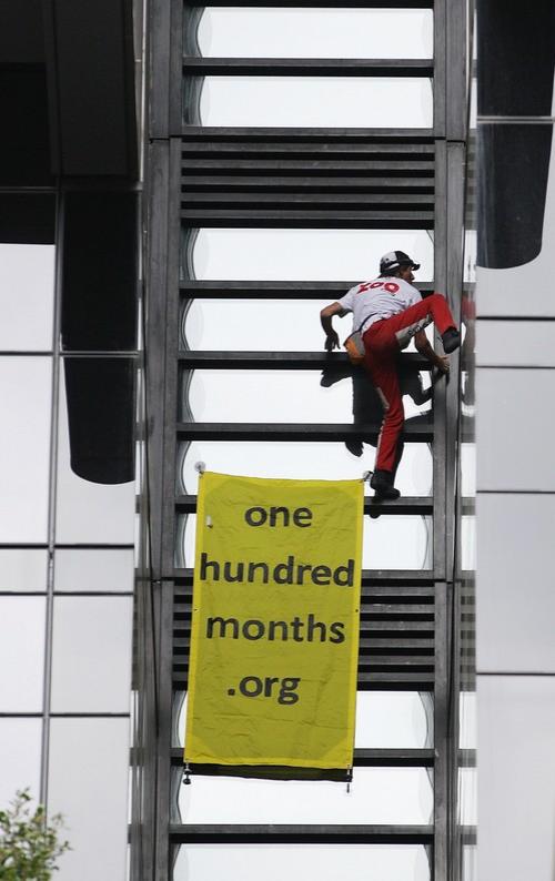 «Человек-паук» арестован на верхушке Башни Люмьер