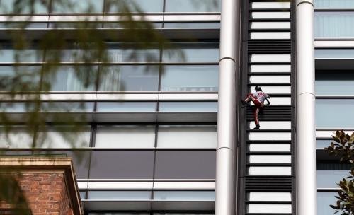 «Человек-паук» арестован на верхушке Башни Люмьер