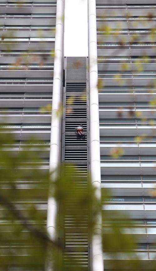 «Человек-паук» арестован на верхушке Башни Люмьер