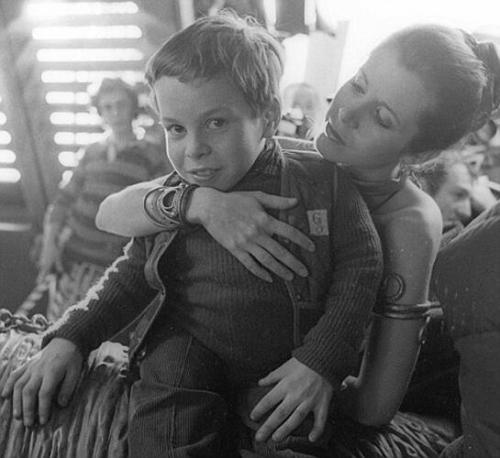 Актер, сыгравший Чубакку, выложил старые фотографии со съемок «Звездных войн»