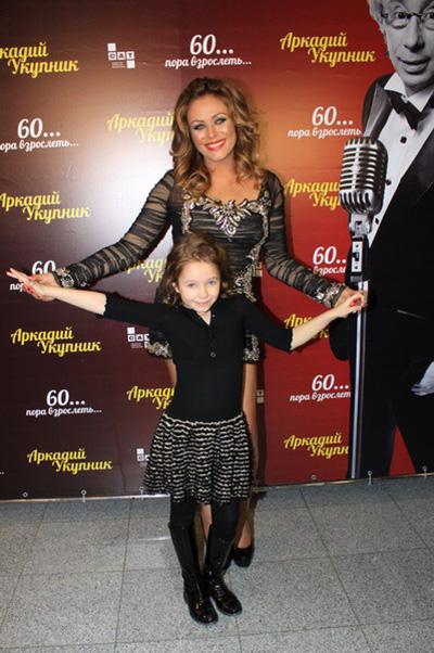 Аркадий Укупник вывел на сцену двухлетнюю дочь