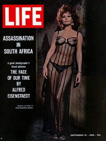 72-летняя Софи Лорен разделась в компании молодых звезд