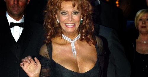 72-летняя Софи Лорен разделась в компании молодых звезд