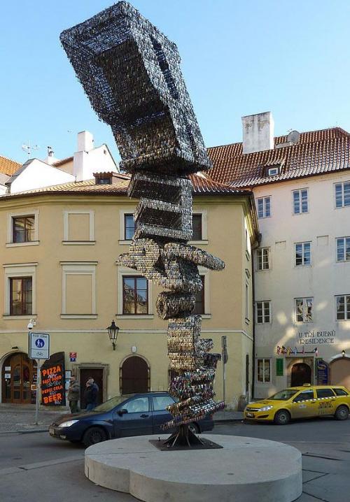 Статую «слепили» из 85 741 ключей