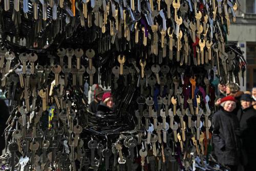 Статую «слепили» из 85 741 ключей