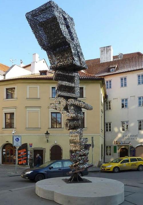 Статую «слепили» из 85 741 ключей