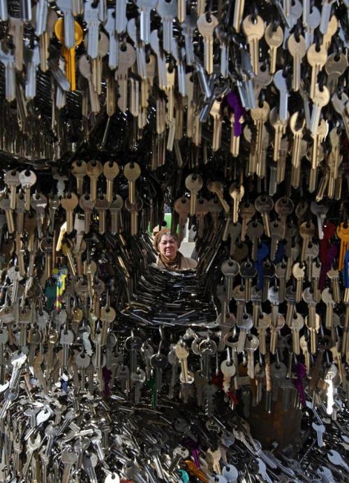 Статую «слепили» из 85 741 ключей