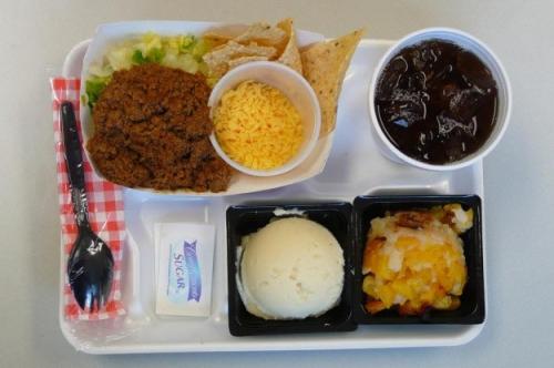 Как выглядят школьные обеды из 15 стран мира