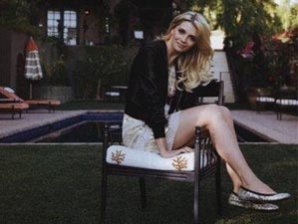 Миша Бартон продает дом