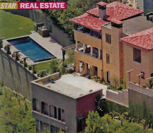 Миша Бартон продает дом