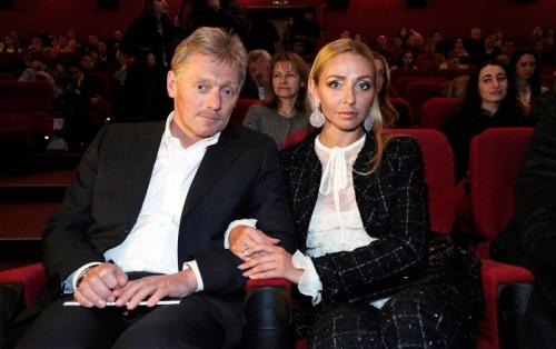 Сколько зарабатывают депутатские жены?