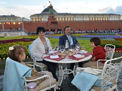 Красная площадь превратилась в гигантский цветник