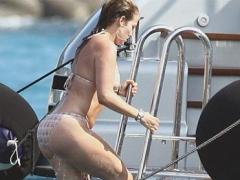 Дженнифер Лопес впервые показала тело после родов