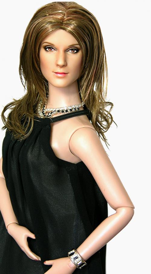 Художник создал портреты знаменитостей на куклах