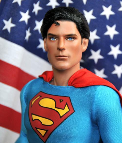 Художник создал портреты знаменитостей на куклах