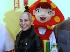 Наргиз Закирова попала в сказку и стала цыганкой