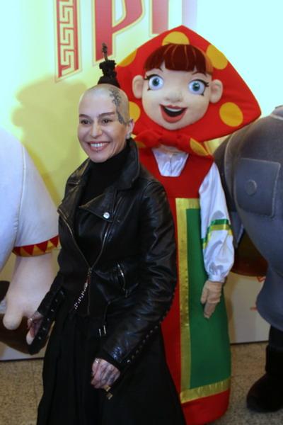 Наргиз Закирова попала в сказку и стала цыганкой