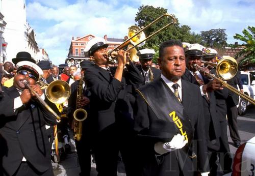 Это еще не конец: самые странные похоронные ритуалы мира