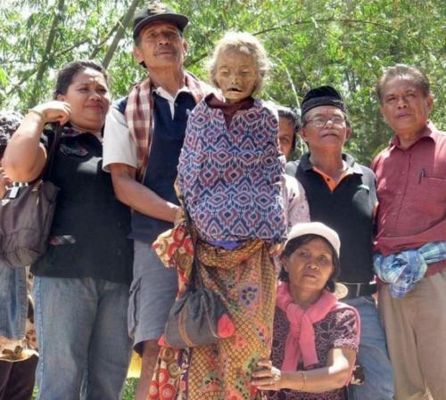 Это еще не конец: самые странные похоронные ритуалы мира