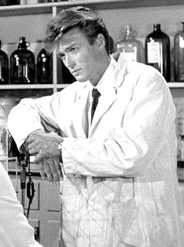 Какими были первые роли в кино у известных актеров