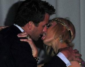 Самые образцовые поцелуи звезд