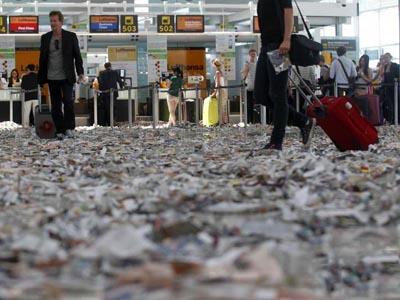 Аэропорт Барселоны превратился в свалку