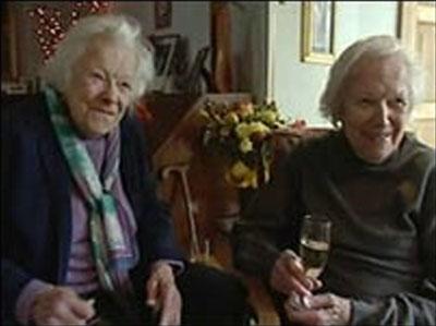 100-летние близнецы отметили юбилей в Новый год