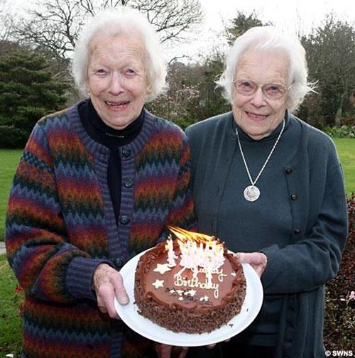 100-летние близнецы отметили юбилей в Новый год