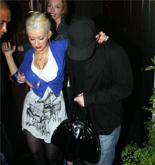 Родив сына, Кристина Агилера отрывается по полной