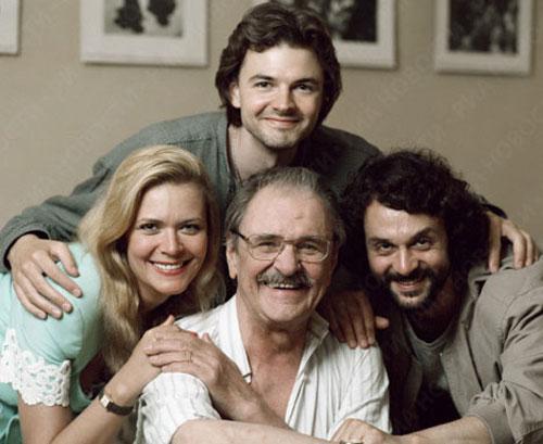 Многодетные звезды: дети карьере не помеха