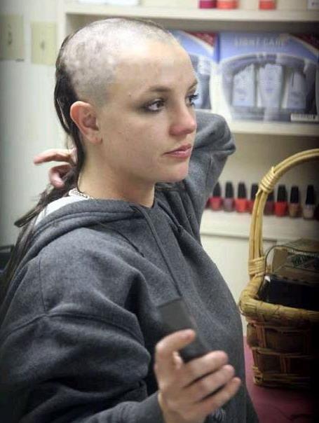 Шок от Бритни Спирс: она подстриглась налысо