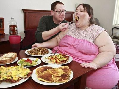 Самая толстая женщина Британии выходит замуж за повара
