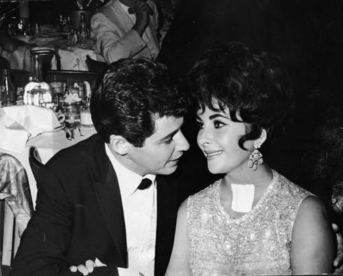 Знаменитые красавцы, которым изменяли жены и подруги