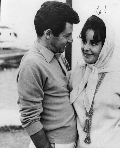 Знаменитые красавцы, которым изменяли жены и подруги