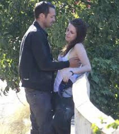 Знаменитые красавцы, которым изменяли жены и подруги