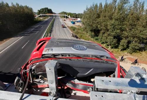 Грузовик встал на дыбы