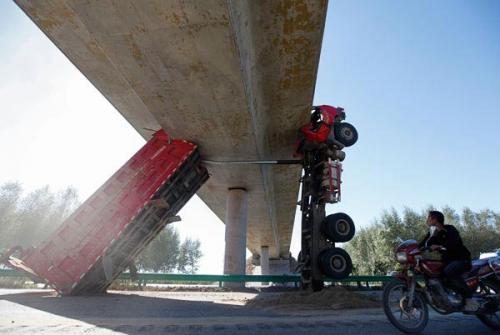 Грузовик встал на дыбы