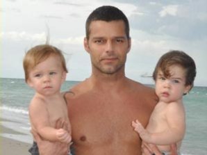 Рики Мартин опубликовал семейный альбом