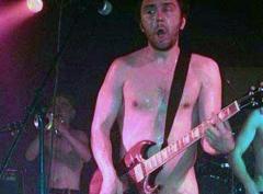 Скандалы у микрофона: когда публичные выступления звезд выходят за рамки приличия