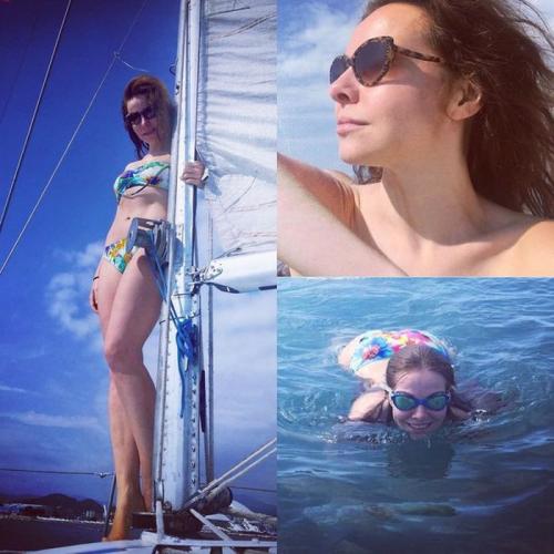 Знаменитости в купальниках: на пляже и не только