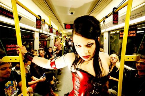 Дефиле фриков прошло в берлинском метро