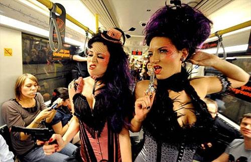Дефиле фриков прошло в берлинском метро