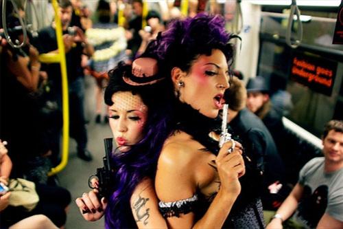 Дефиле фриков прошло в берлинском метро